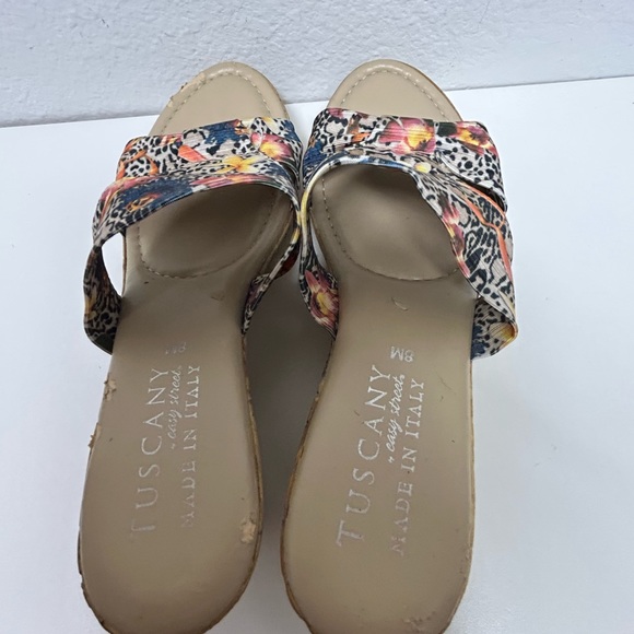 Tuscany by Easy Street flowered wedge sandals. Sz 8 M - Picture 2 of 9